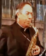 Cardinal Rodriguez Maradiaga jams at the &#039;Jam for Justice&#039;, Sydney World Youth Day